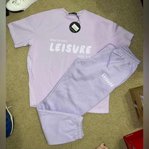 White Fox Boutique Leisure Series Tee Shirt & Sweatpants Set - Picture 7 of 15